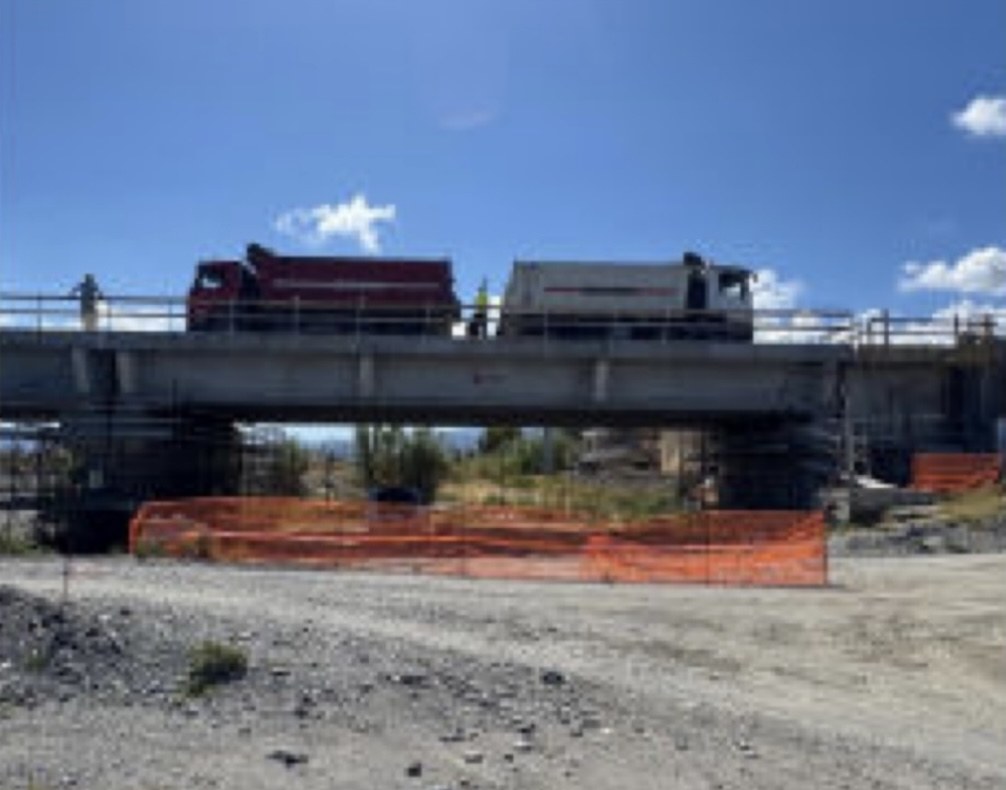 Prova di carico su ponte in corso